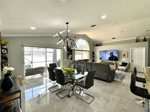 Дом в аренду по адресу 18038 Rhumba Way - фото 6317138