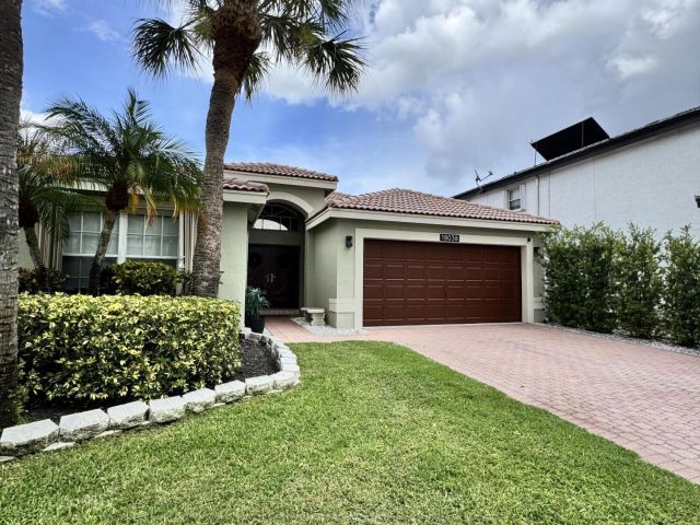 Дом в аренду по адресу 18038 Rhumba Way - фото 6317148