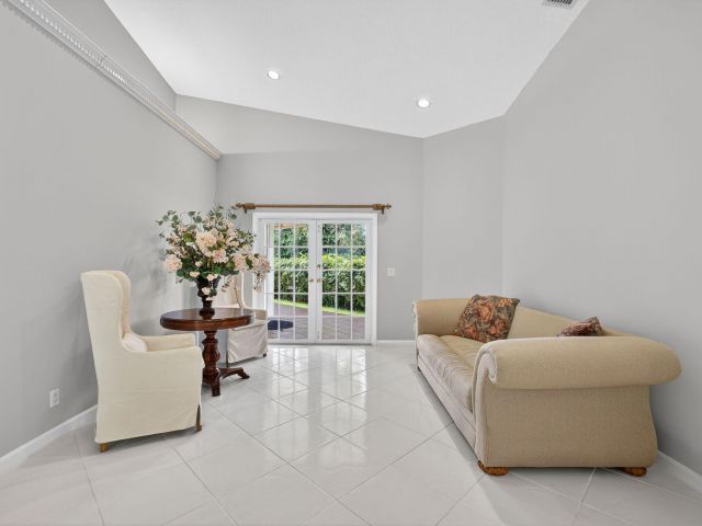 Продажа дома по адресу 1052 W Shore Drive - фото 6307463