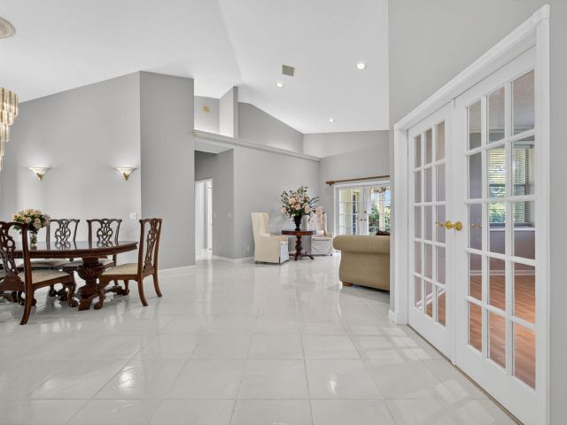 Продажа дома по адресу 1052 W Shore Drive - фото 6307466