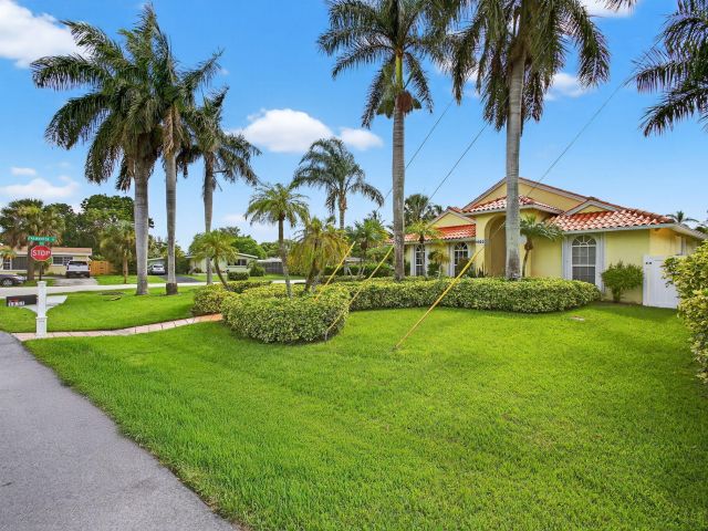 Продажа дома по адресу 1052 W Shore Drive - фото 6307476