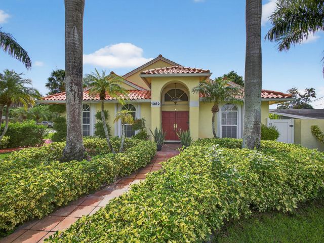 Продажа дома по адресу 1052 W Shore Drive - фото 6307478