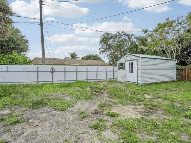 Дом в аренду по адресу 3401 F Avenue - фото 6316680