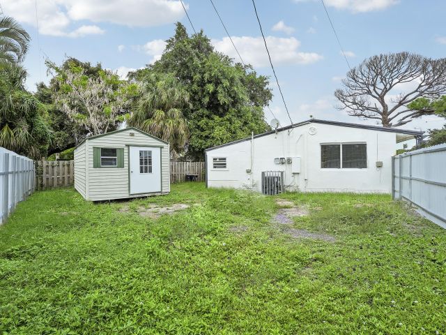 Дом в аренду по адресу 3401 F Avenue - фото 6316681