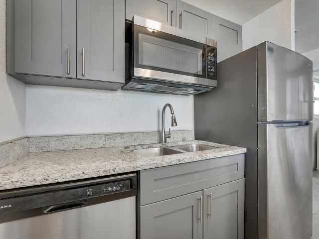 Дом в аренду по адресу 3401 F Avenue - фото 6316690