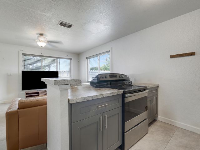 Дом в аренду по адресу 3401 F Avenue - фото 6316691