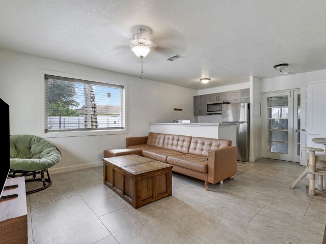 Дом в аренду по адресу 3401 F Avenue - фото 6316693