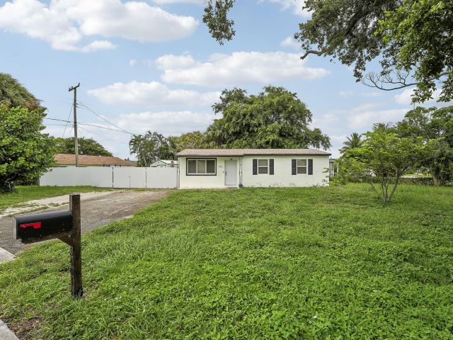 Дом в аренду по адресу 3401 F Avenue - фото 6316695