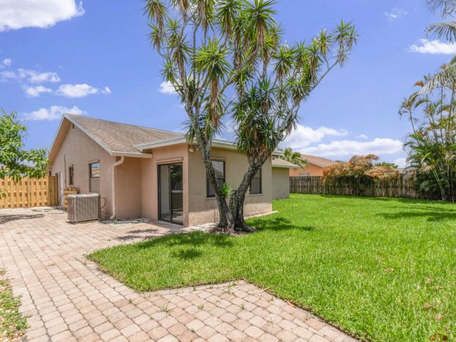 Дом в аренду по адресу 23089 SW 55th Avenue - фото 6895038