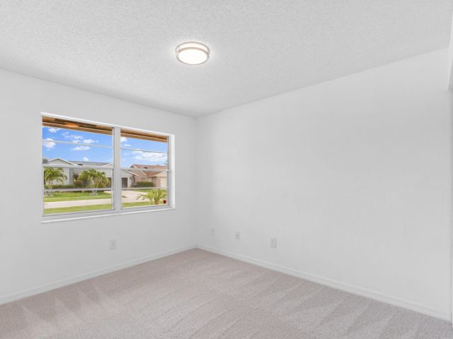 Дом в аренду по адресу 23089 SW 55th Avenue - фото 6895045