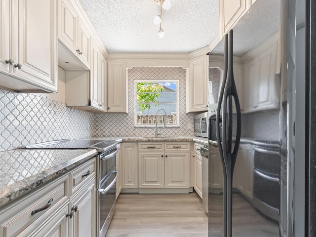 Дом в аренду по адресу 23089 SW 55th Avenue - фото 6895049