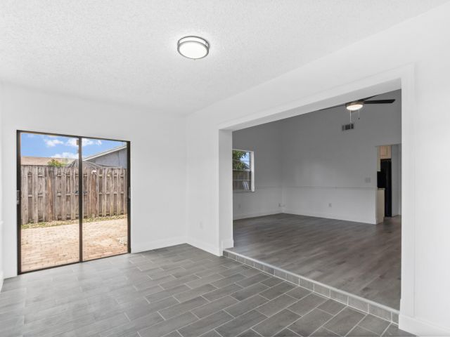 Дом в аренду по адресу 23089 SW 55th Avenue - фото 6895050