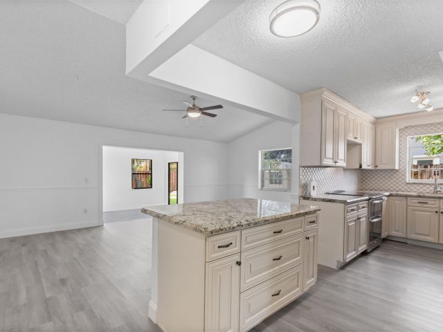 Дом в аренду по адресу 23089 SW 55th Avenue - фото 6895054