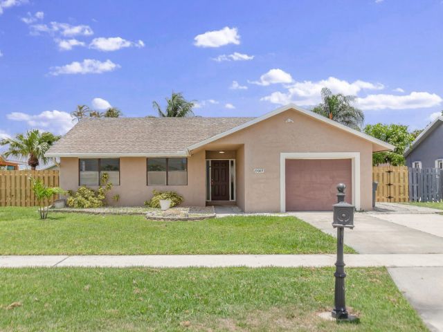Дом в аренду по адресу 23089 SW 55th Avenue - фото 6895056