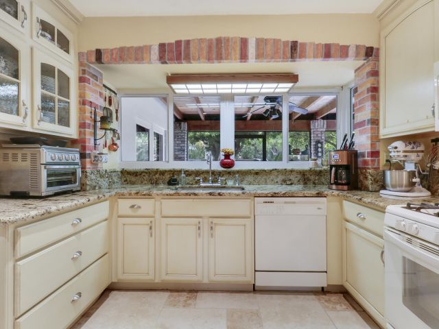 Продажа дома по адресу 10421 SW 107th Street - фото 6373347