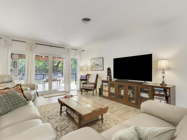 Продажа дома по адресу 10421 SW 107th Street - фото 6373349