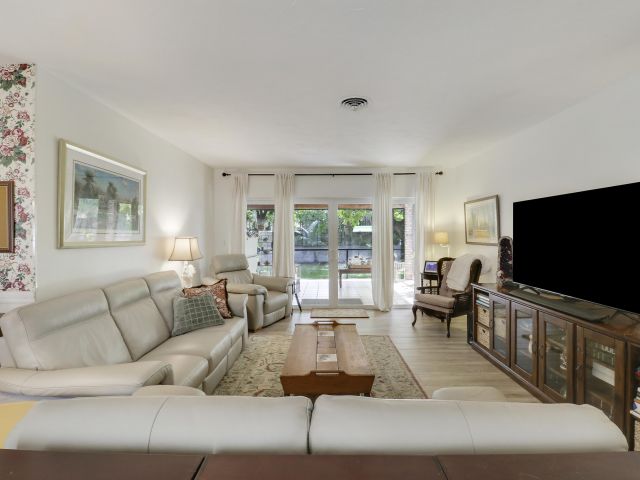 Продажа дома по адресу 10421 SW 107th Street - фото 6373350