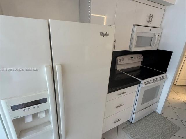 Продажа квартиры #1611 - фото 7432704