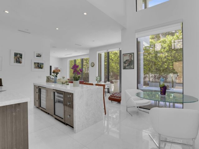 Продажа дома по адресу 234 NE 4th Street - фото 6316987