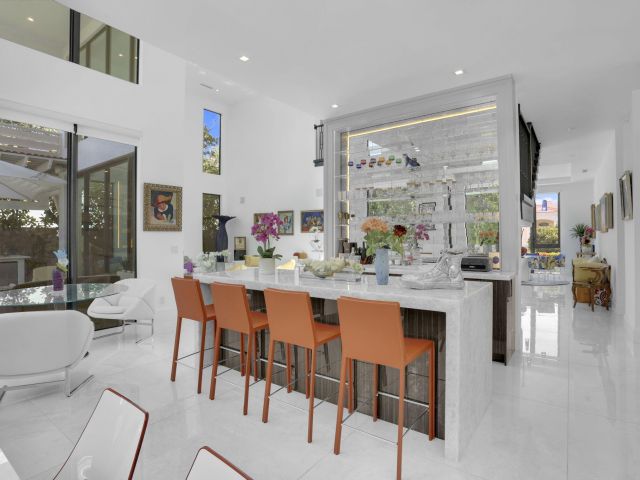 Продажа дома по адресу 234 NE 4th Street - фото 6316989