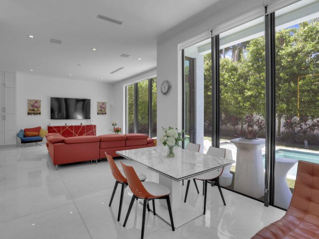 Продажа дома по адресу 234 NE 4th Street - фото 6316990