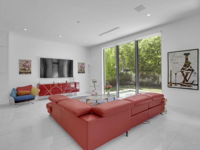 Продажа дома по адресу 234 NE 4th Street - фото 6316991