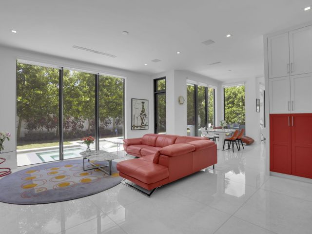 Продажа дома по адресу 234 NE 4th Street - фото 6316993