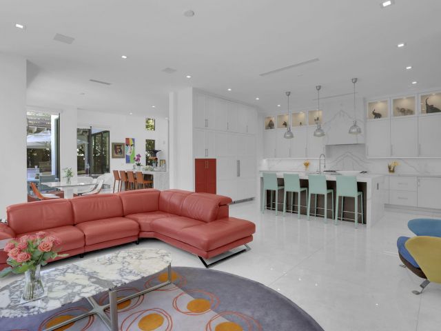 Продажа дома по адресу 234 NE 4th Street - фото 6316994