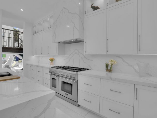 Продажа дома по адресу 234 NE 4th Street - фото 6316996