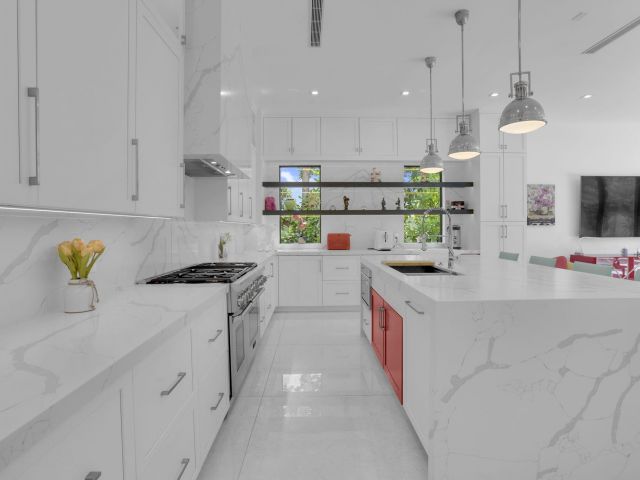 Продажа дома по адресу 234 NE 4th Street - фото 6316997