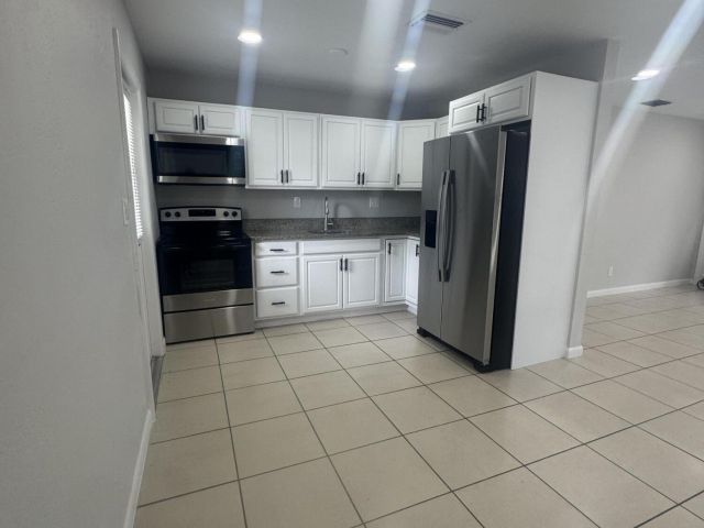 Дом в аренду по адресу 721 Nathan Hale Road - фото 6319556