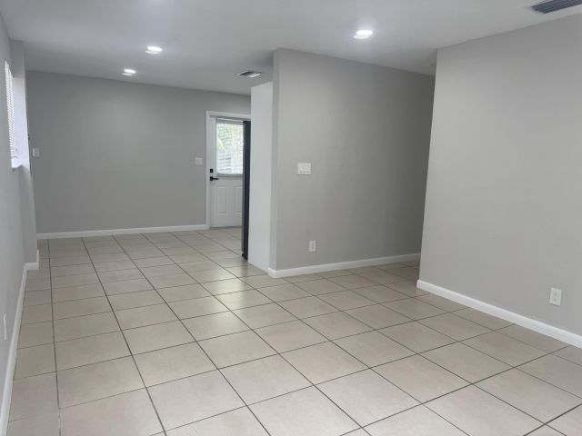 Дом в аренду по адресу 721 Nathan Hale Road - фото 6319562