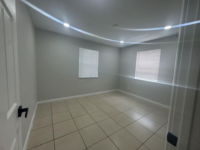 Дом в аренду по адресу 721 Nathan Hale Road - фото 6319566