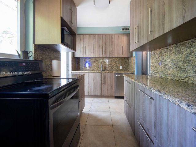 Продажа дома по адресу 13325 NE 10th Ave - фото 6333608