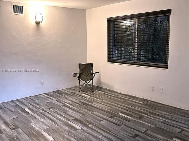 Продажа дома по адресу 13325 NE 10th Ave - фото 6333611