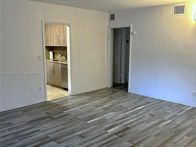 Продажа дома по адресу 13325 NE 10th Ave - фото 6333613