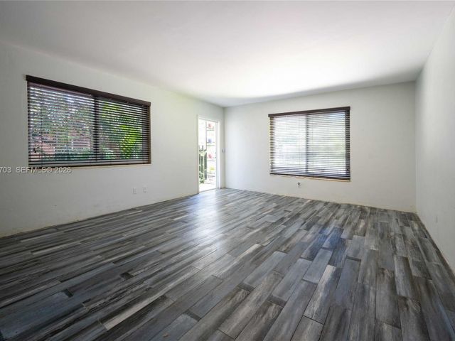 Продажа дома по адресу 13325 NE 10th Ave - фото 6333615