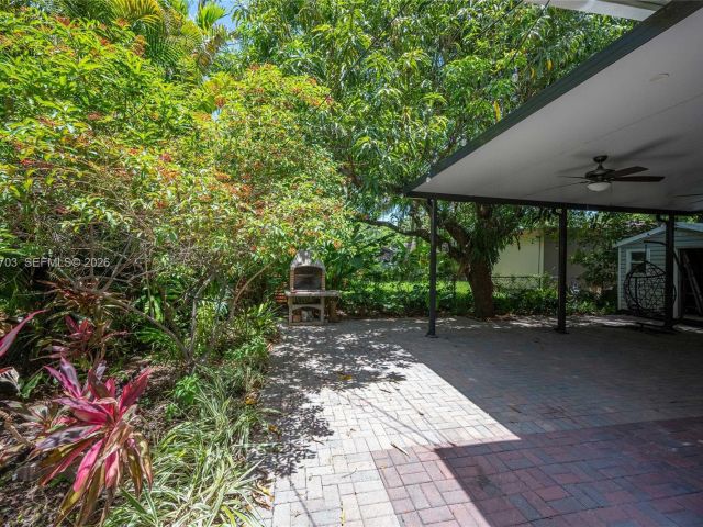 Продажа дома по адресу 13325 NE 10th Ave - фото 6333618