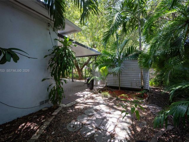 Продажа дома по адресу 13325 NE 10th Ave - фото 6333623