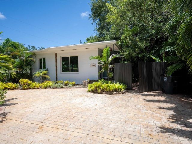 Продажа дома по адресу 13325 NE 10th Ave - фото 6333624