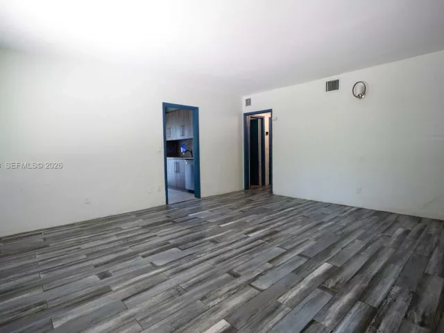 Продажа дома по адресу 13325 NE 10th Ave - фото 6333614