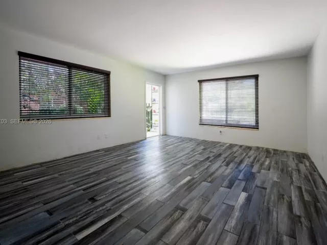 Продажа дома по адресу 13325 NE 10th Ave - фото 6333615