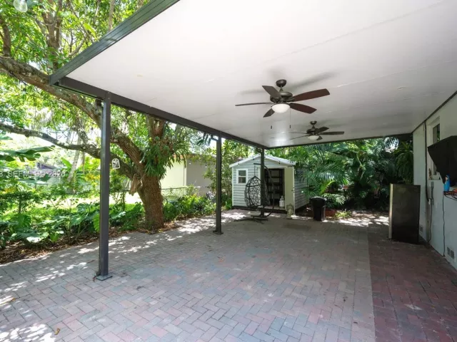 Продажа дома по адресу 13325 NE 10th Ave - фото 6333619