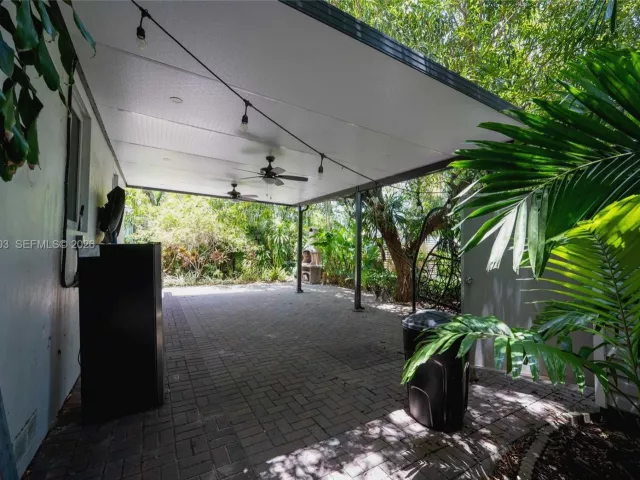 Продажа дома по адресу 13325 NE 10th Ave - фото 6333622