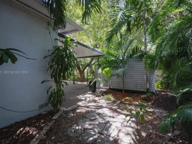 Продажа дома по адресу 13325 NE 10th Ave - фото 6333623