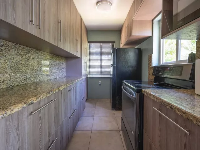 Продажа дома по адресу 13325 NE 10th Ave - фото 6333609