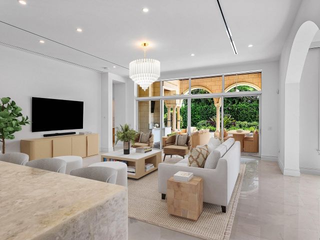 Продажа дома по адресу 2002 NW 4th Avenue - фото 6315379