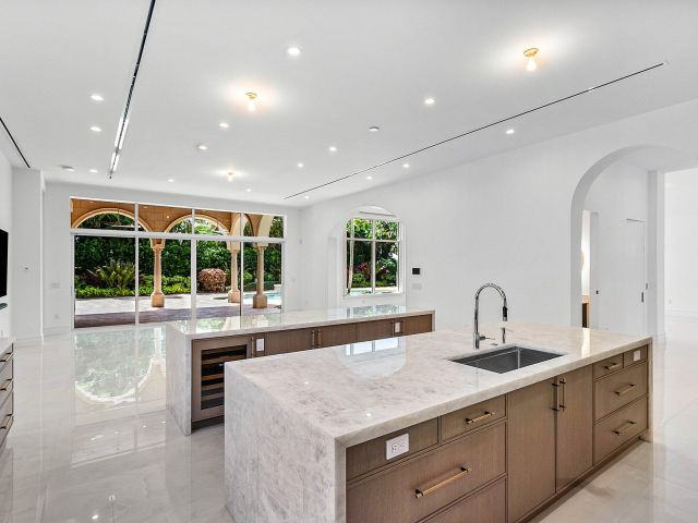 Продажа дома по адресу 2002 NW 4th Avenue - фото 6315380