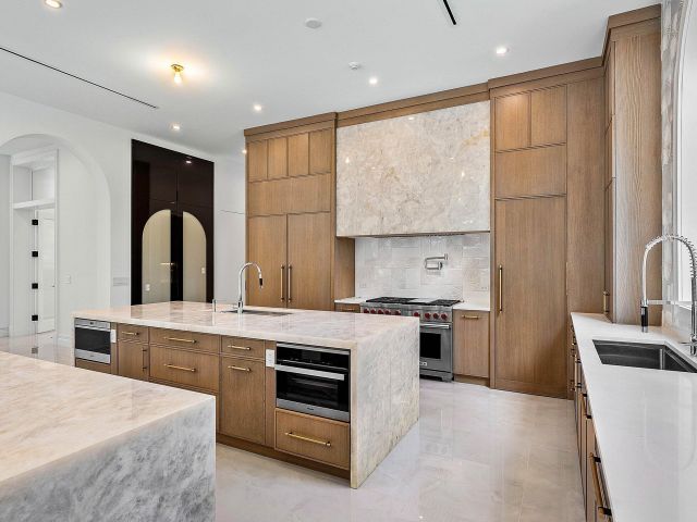 Продажа дома по адресу 2002 NW 4th Avenue - фото 6315384