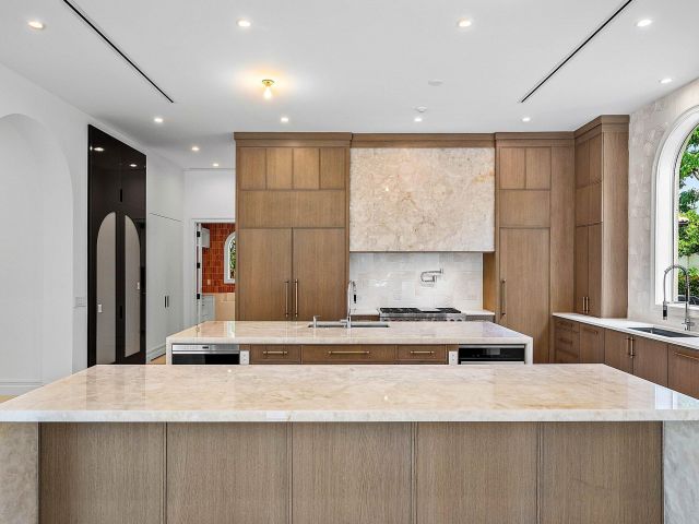 Продажа дома по адресу 2002 NW 4th Avenue - фото 6315385